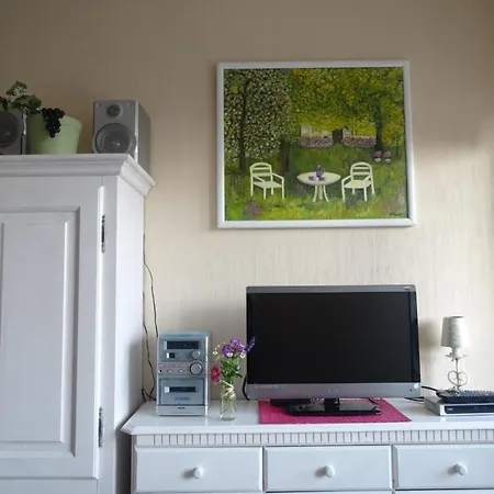 Apartman Mit Garten In *
